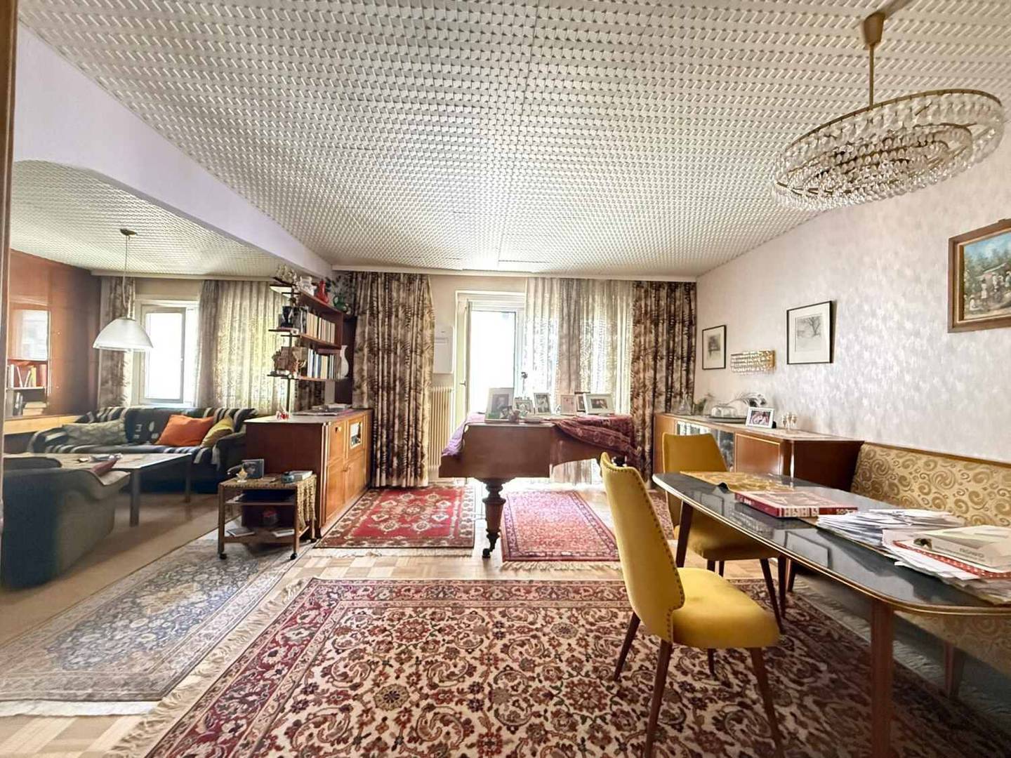 Bright apartment with courtyard view and lift near park