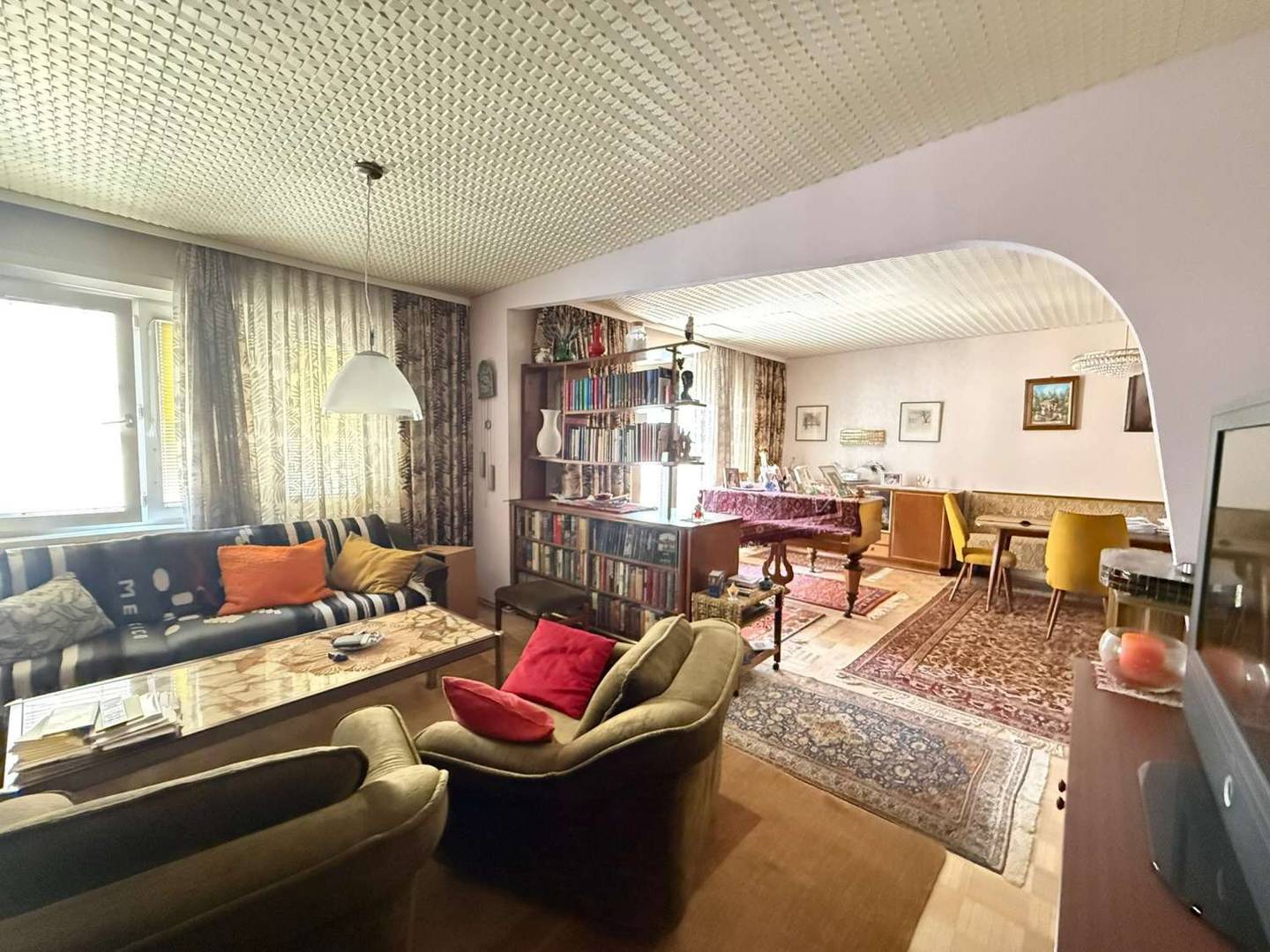 Bright apartment with courtyard view and lift near park