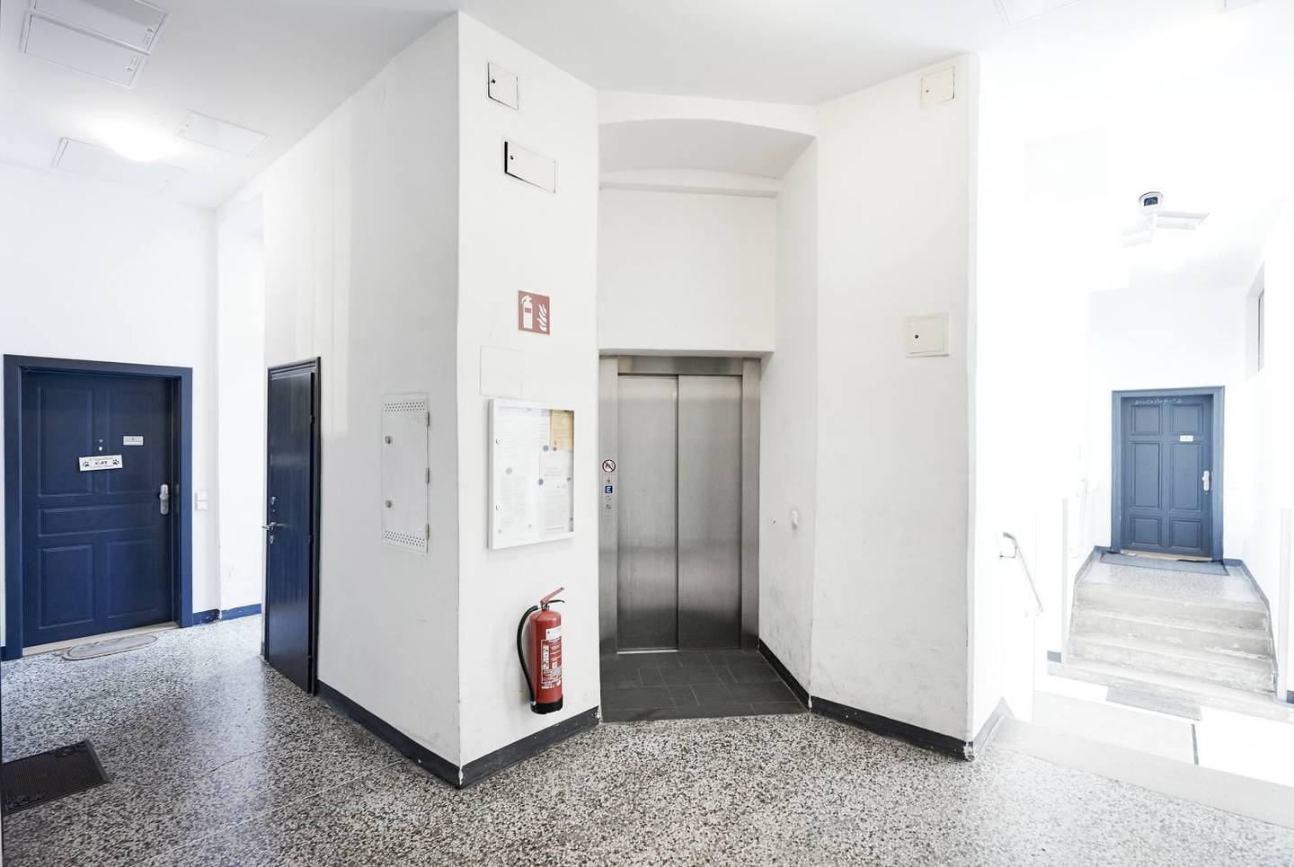 Investment package in period Wohnung near U3 Schweglerstraße