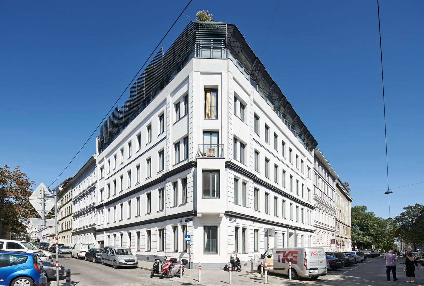 Investment package in period Wohnung near U3 Schweglerstraße