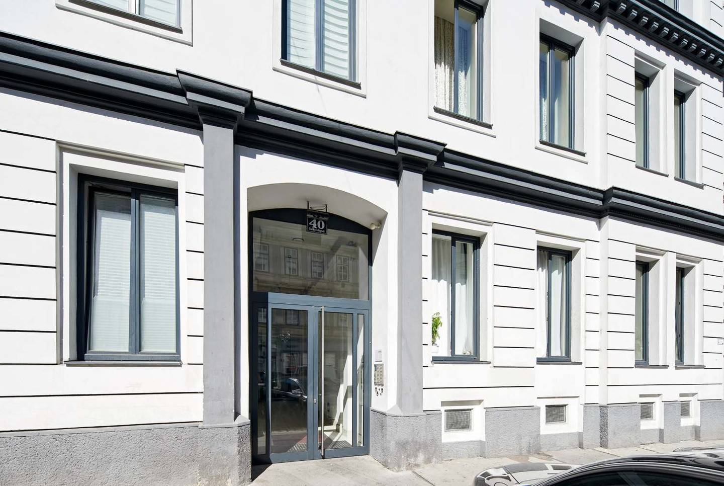 Investment package in period Wohnung near U3 Schweglerstraße