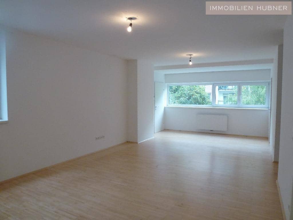 Courtyard facing quiet Wohnung with modern layout