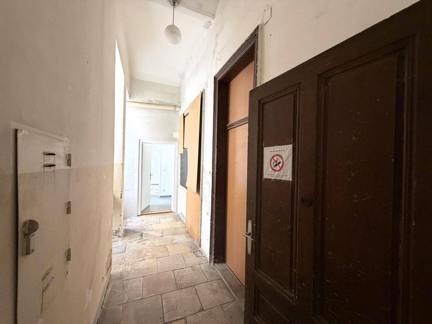 Bright first occupancy ground floor apartment newly renovated with practice layout