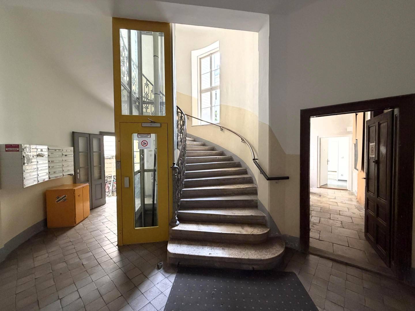 Bright first occupancy ground floor apartment newly renovated with practice layout