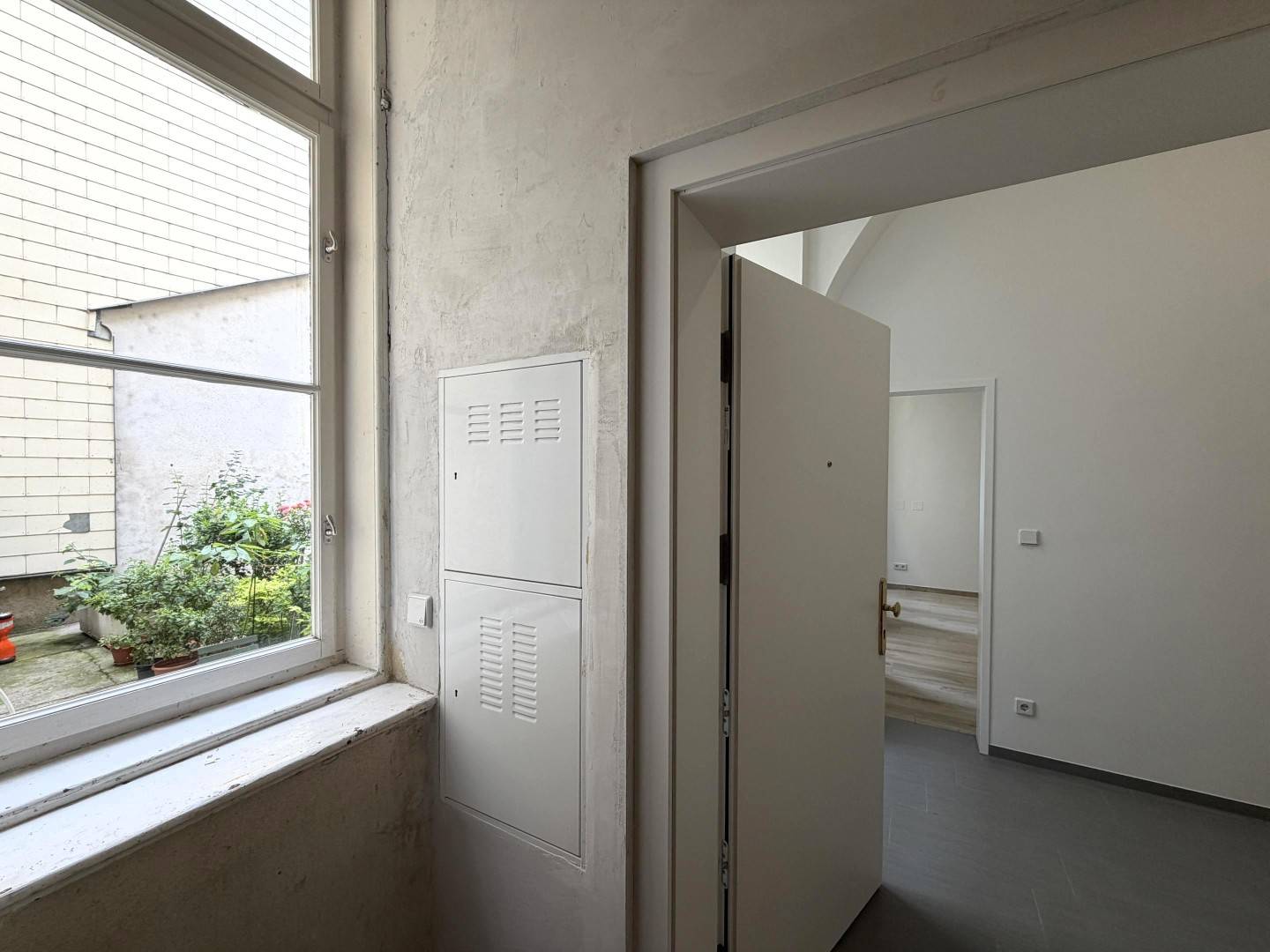 Bright first occupancy ground floor apartment newly renovated with practice layout
