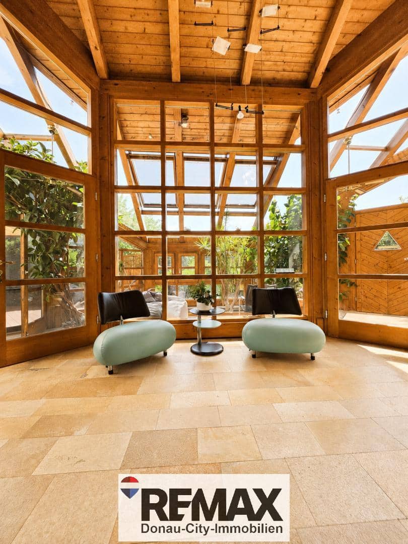 Bright family apartment with conservatory and forest view