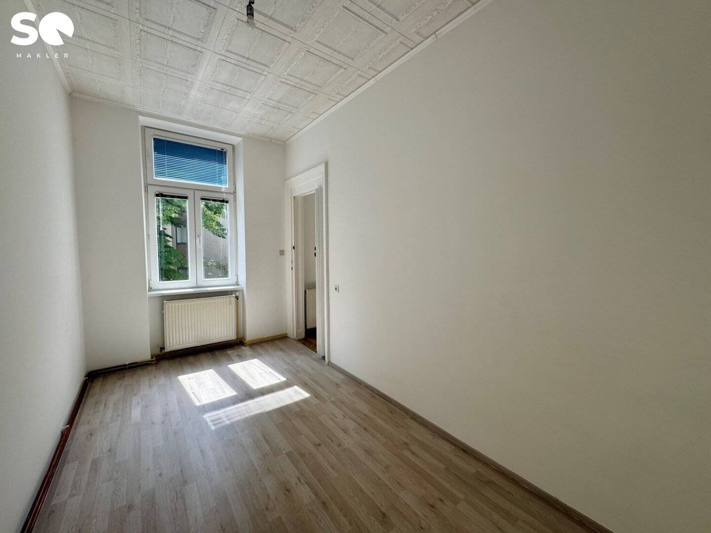 #SQ - 2-ROOM OLD BUILDING APARTMENT IN NEED OF RENOVATION NEAR TÜRKENSCHANZPARK!