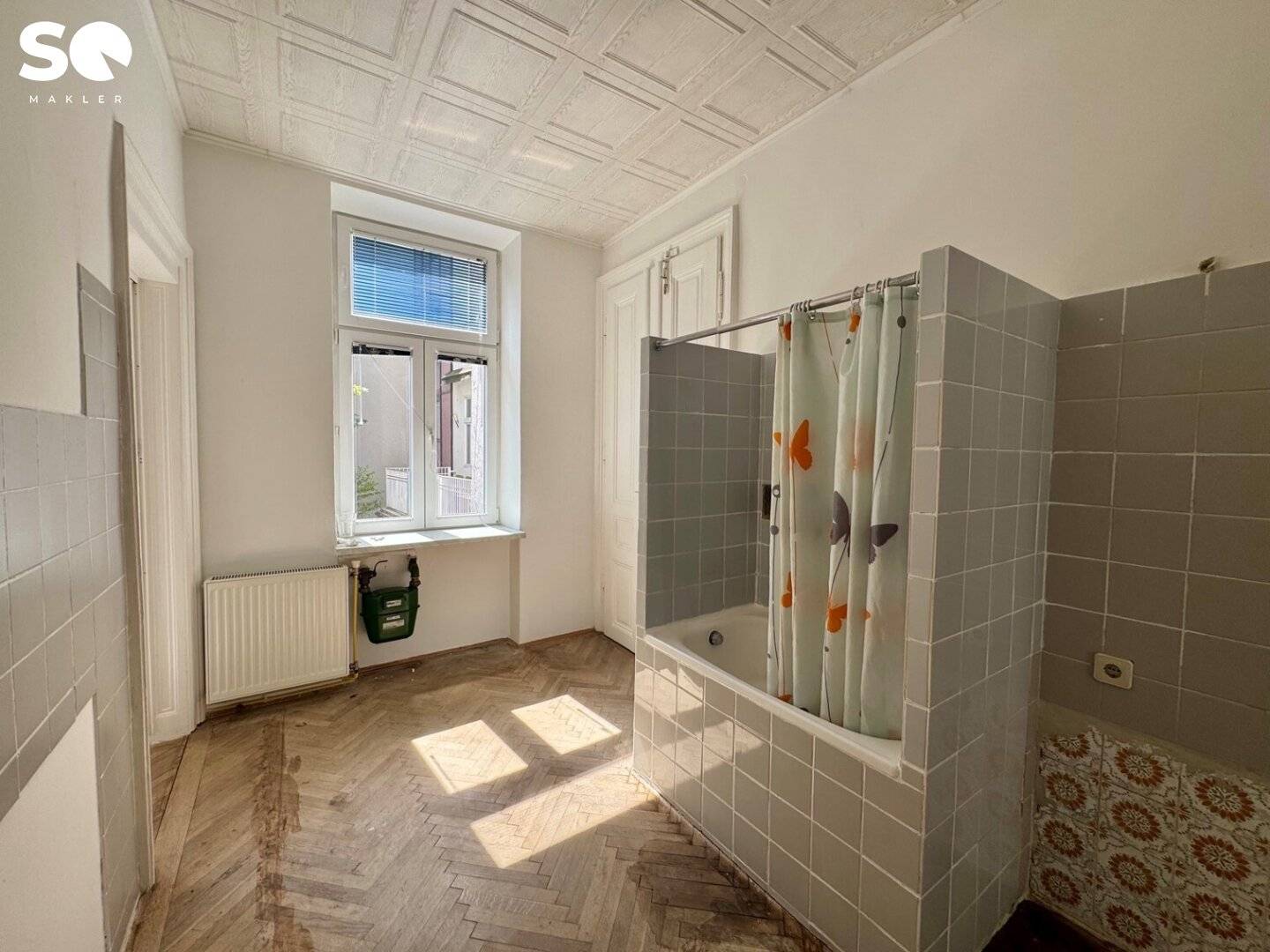 #SQ - 2-ROOM OLD BUILDING APARTMENT IN NEED OF RENOVATION NEAR TÜRKENSCHANZPARK!