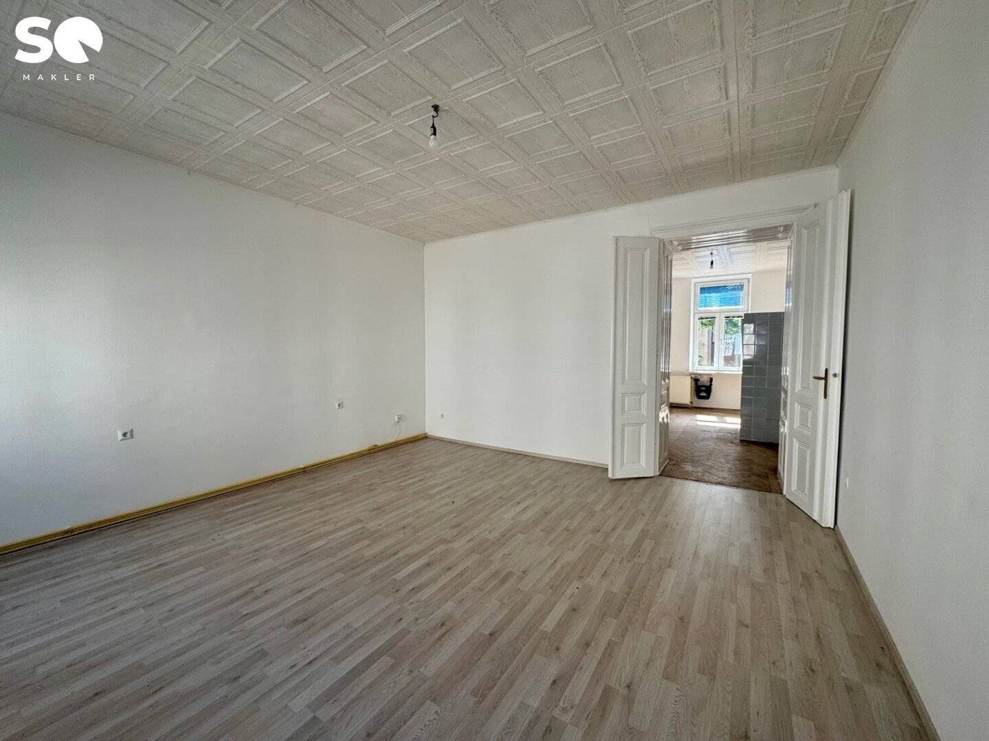 #SQ - 2-ROOM OLD BUILDING APARTMENT IN NEED OF RENOVATION NEAR TÜRKENSCHANZPARK!