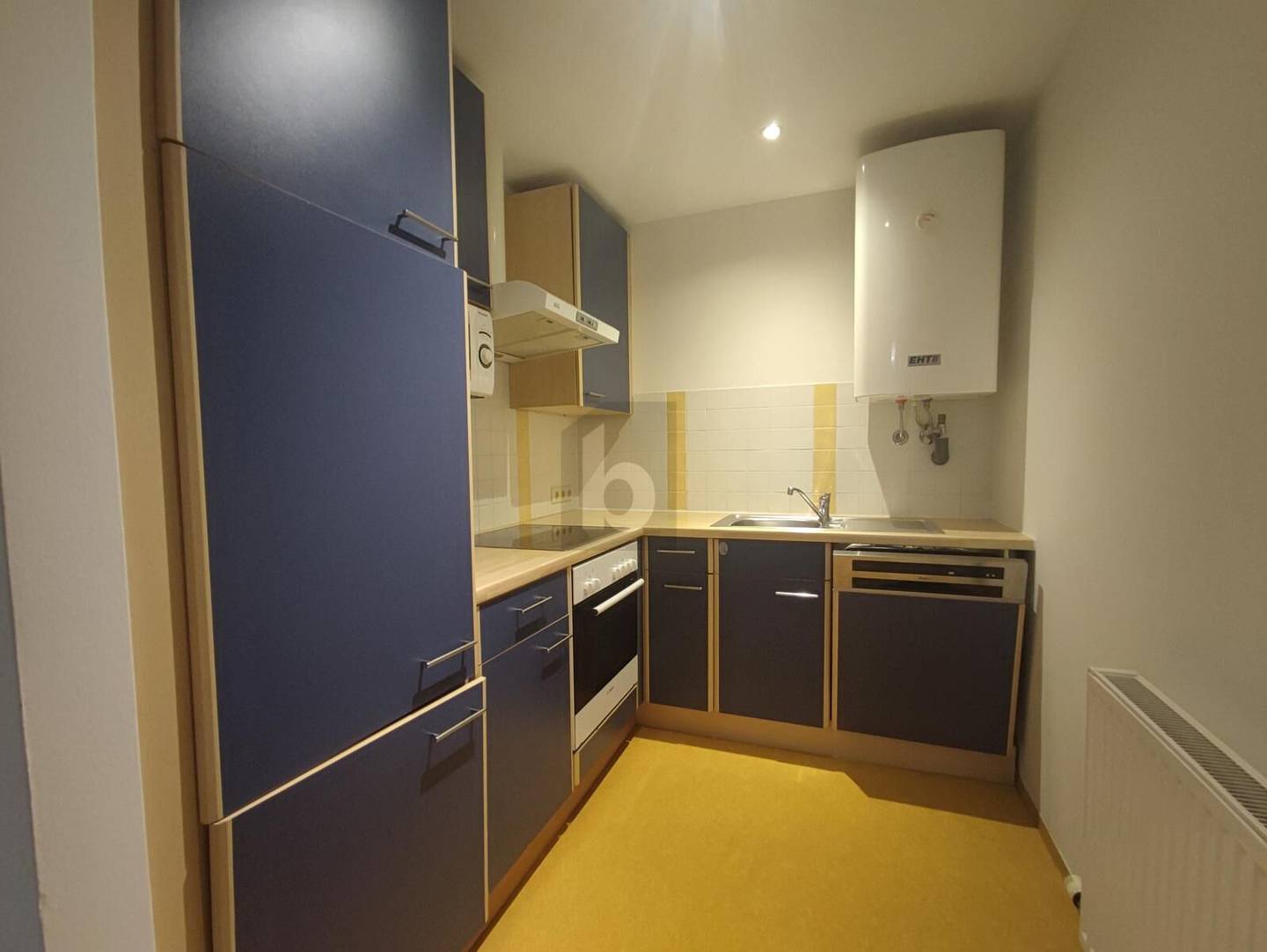 Quiet apartment with garden view and lift