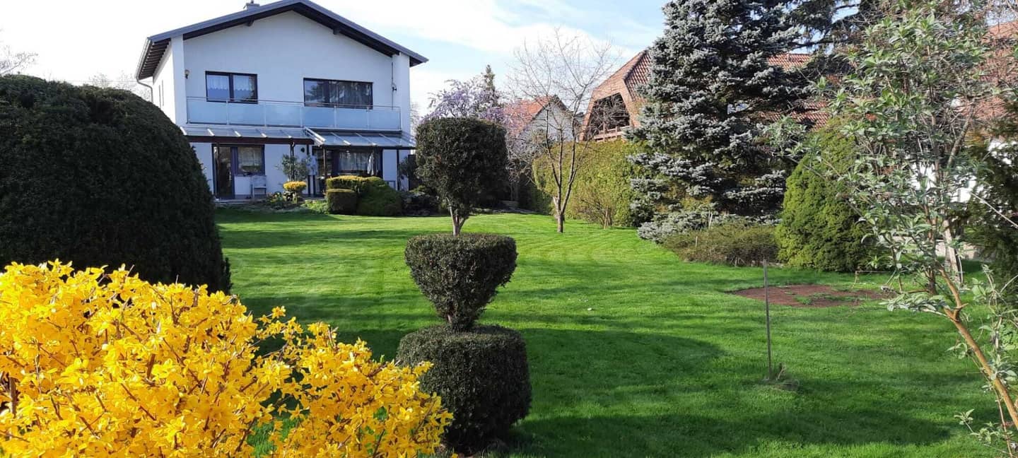 Einfamilienhaus mit wunderschönem, großen  Garten in sehr  ruhiger Siedlungslage