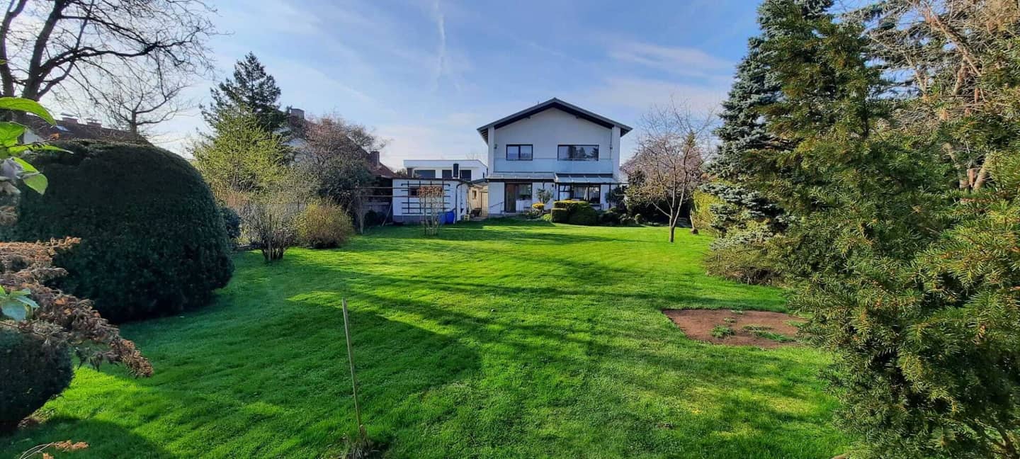 Einfamilienhaus mit wunderschönem, großen  Garten in sehr  ruhiger Siedlungslage