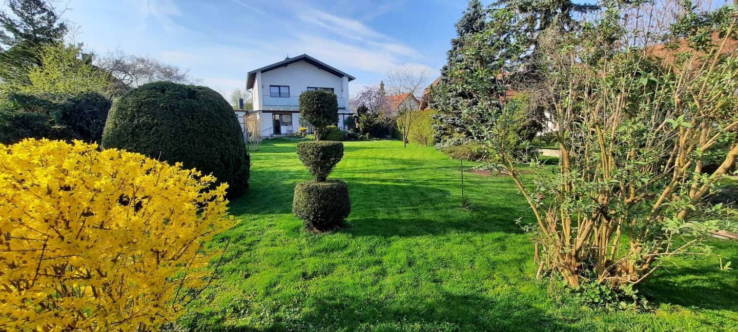 Einfamilienhaus mit wunderschönem, großen  Garten in sehr  ruhiger Siedlungslage