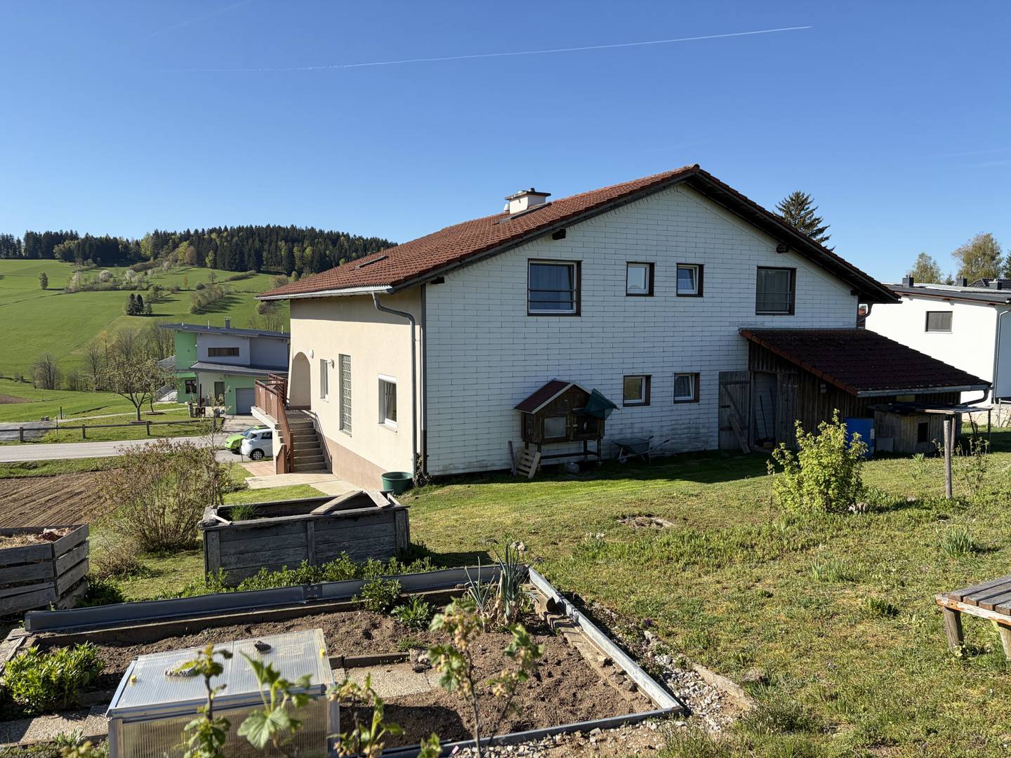 Großzügige Familienwohnung mit Weitblick und Freifläche