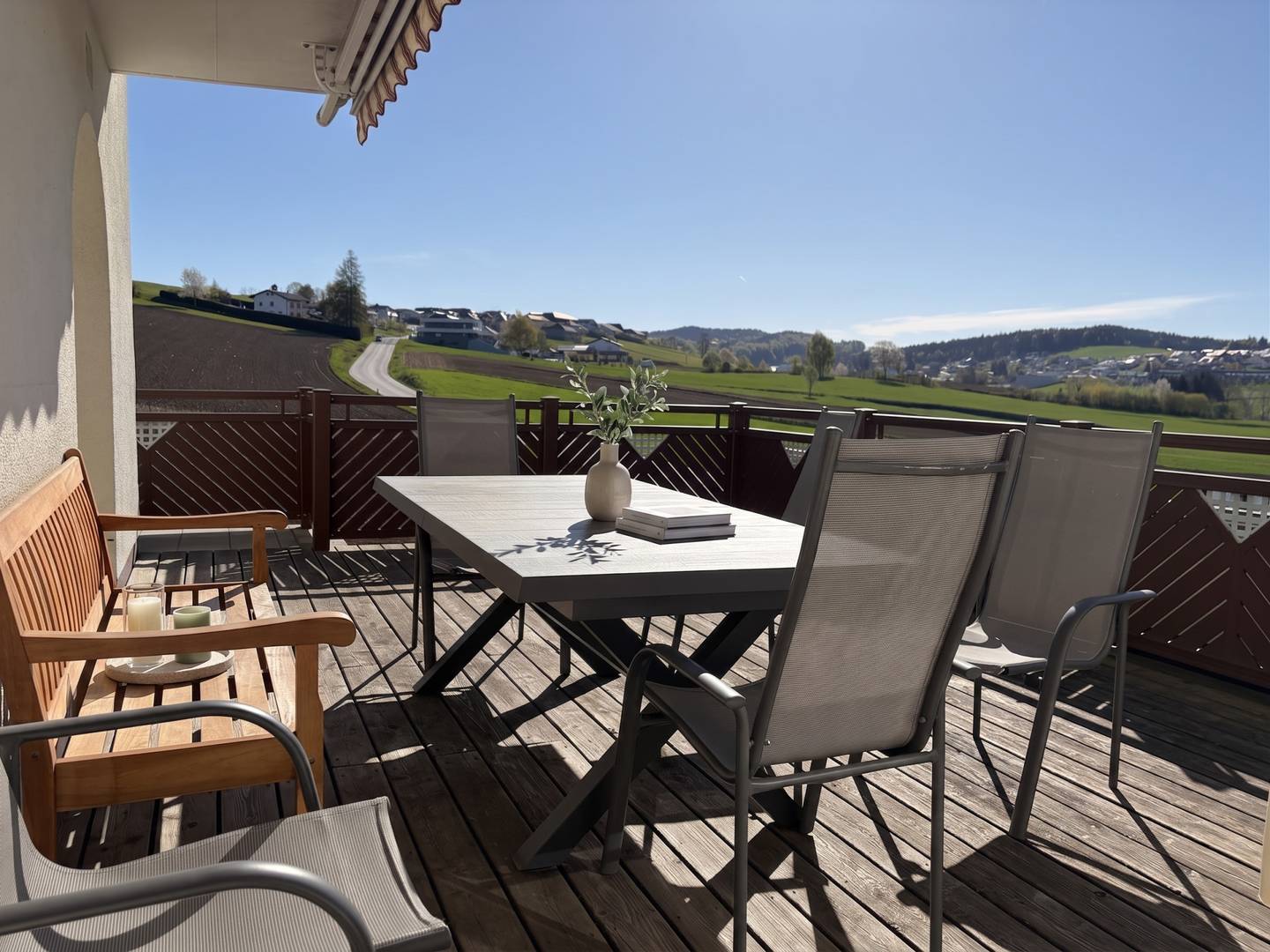 Großzügige Familienwohnung mit Weitblick und Freifläche