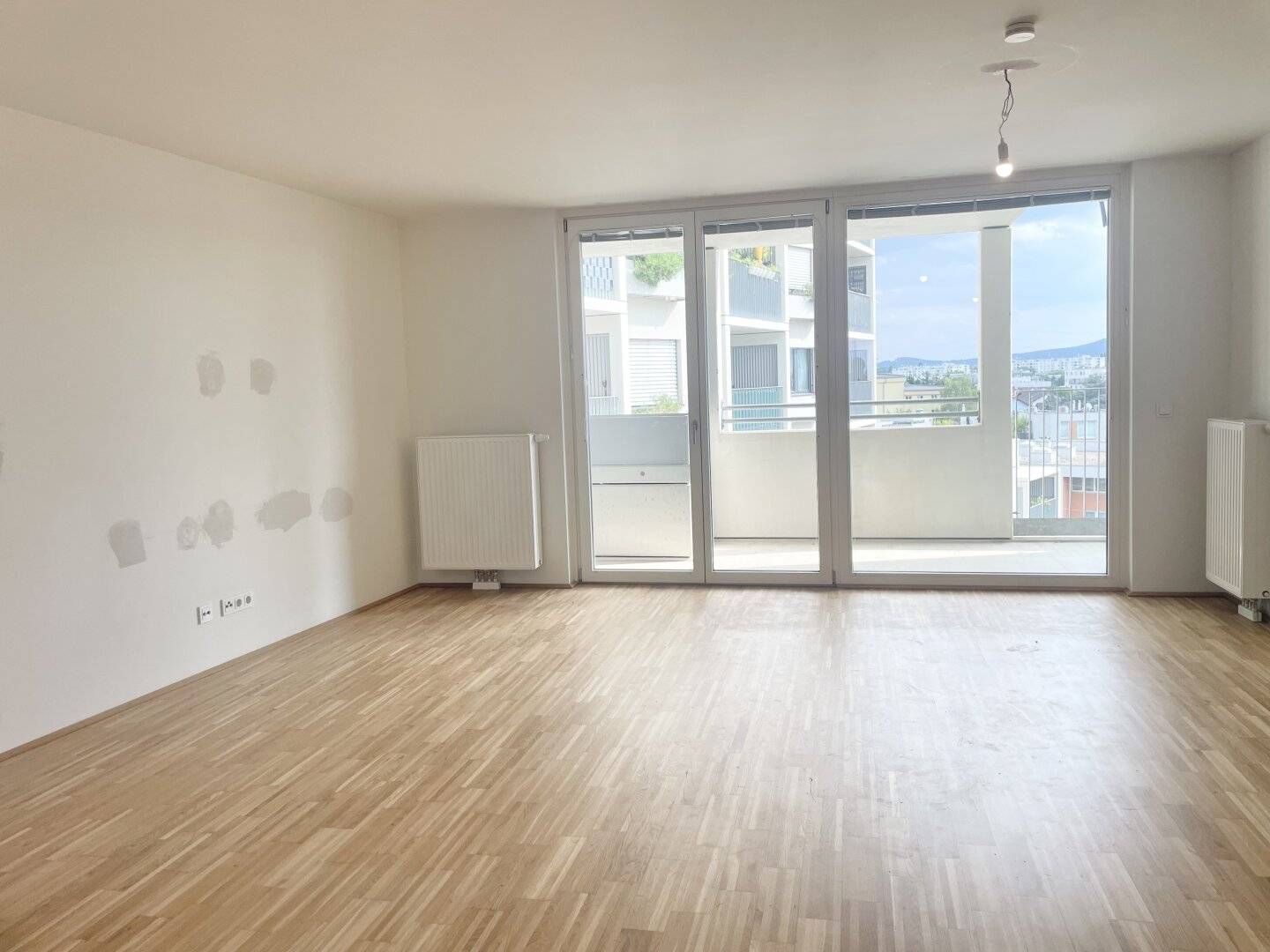 Commission-free from the owner Perfect 3-room apartment with loggia and great view near U6