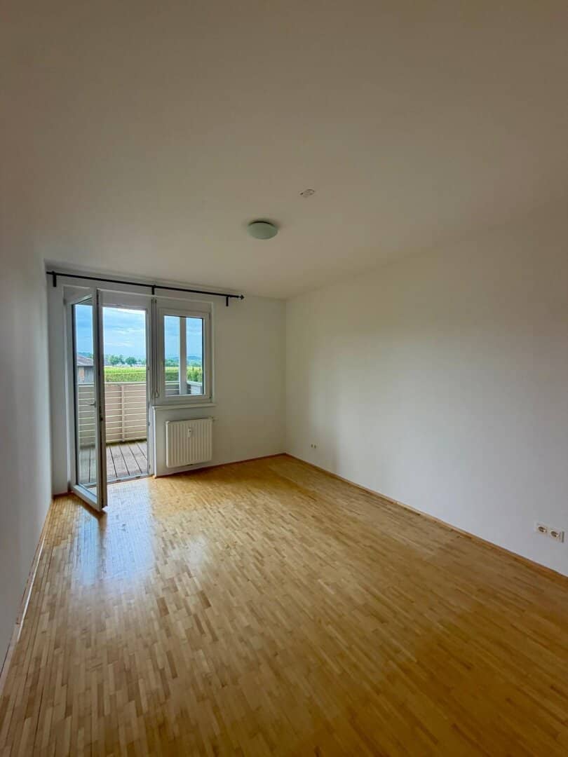 Moderne 2-Zimmer-Eigentumswohnung mit großem Balkon, Carport &amp; Grünblick in Wildon – sofort bezugsbereit!