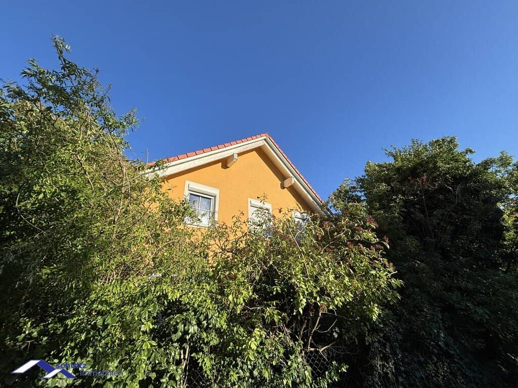 SCHULTZ IMMOBILIEN - Single-family house in idyllic green location of Gumpoldskirchen