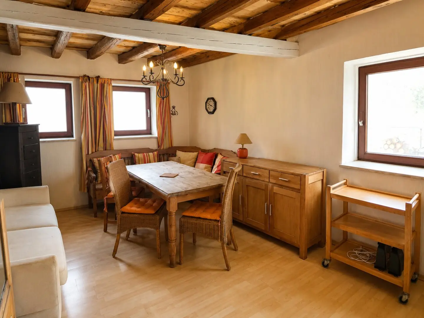 Small by design, beautifully made - cottage with rural living feel