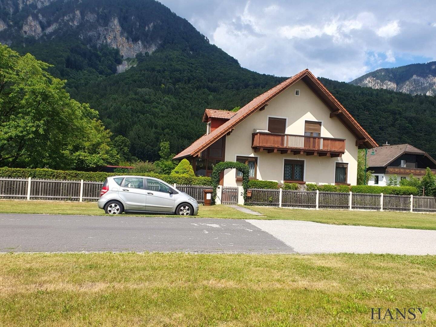 Sehr gepflegtes charmantes Landhaus in Reichenau an der Rax – 5 Zimmer, Garten &amp; 2 Garagen und sofort beziehbar