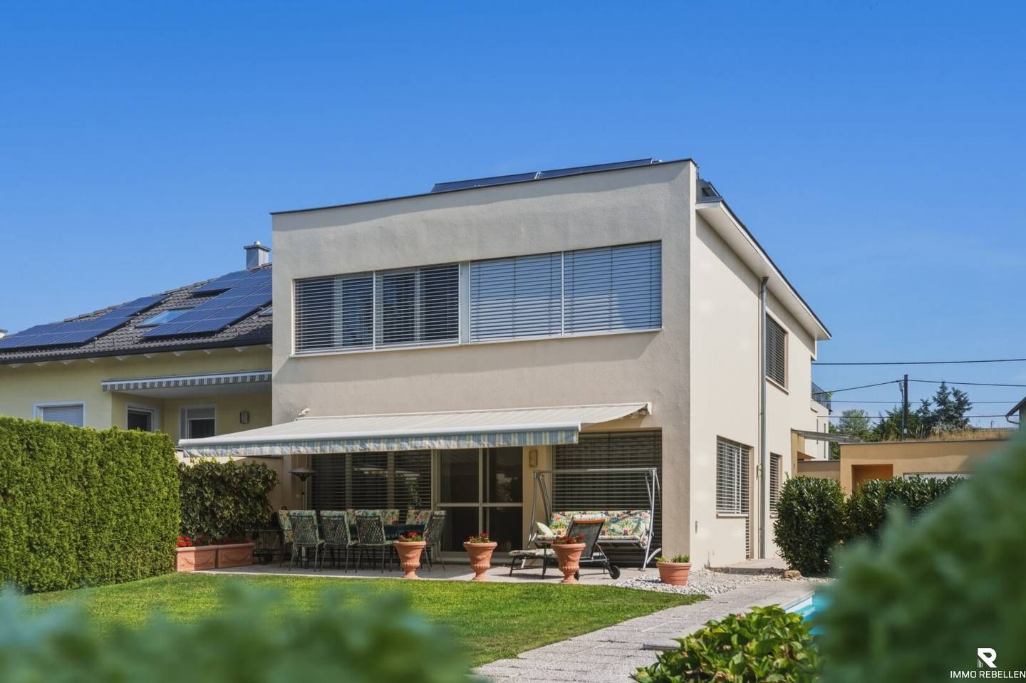 Family dream near the Old Danube – House with pool, garden and double garage (near U6!)
