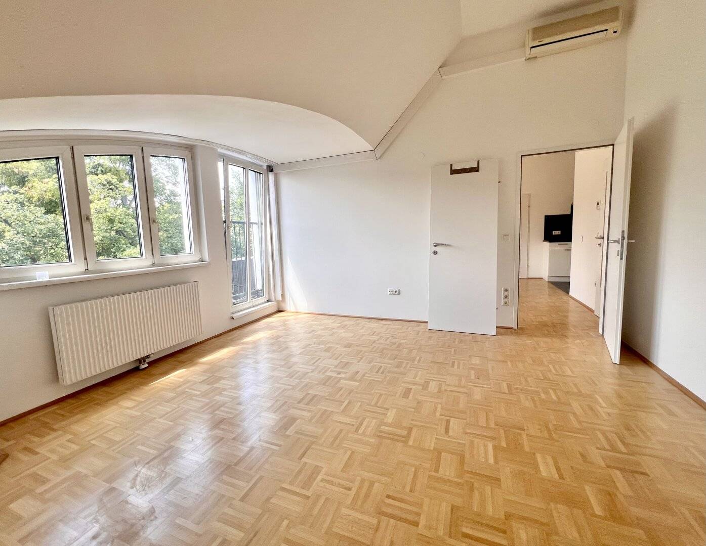 Traumhafter Weitblick! Dachgeschoßwohnung in Grünruhelage!