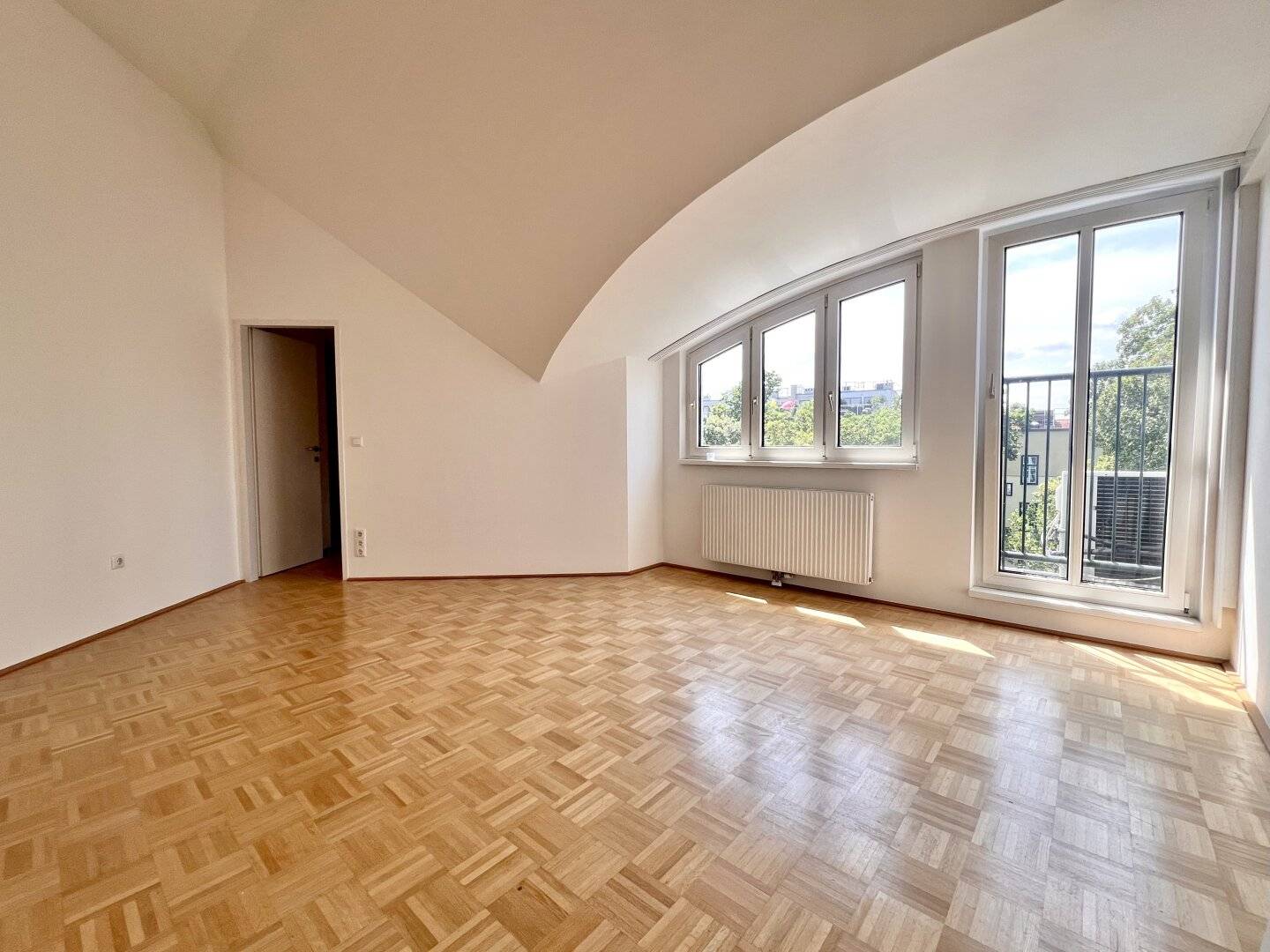 Traumhafter Weitblick! Dachgeschoßwohnung in Grünruhelage!