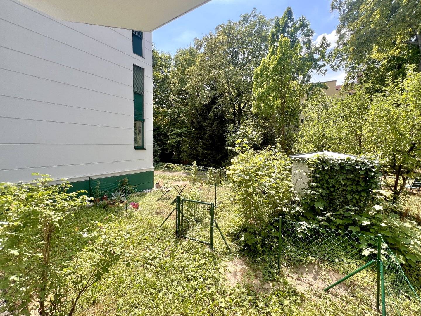 GARTENWOHNUNG! Topsanierter Neubau mit traumhafter Grünanlage!
