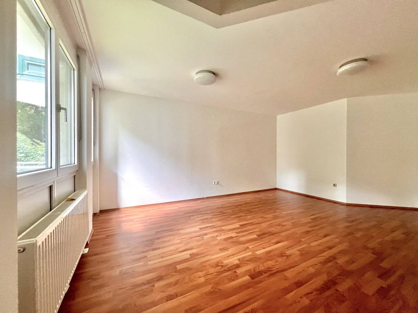 GARTENWOHNUNG! Topsanierter Neubau mit traumhafter Grünanlage!