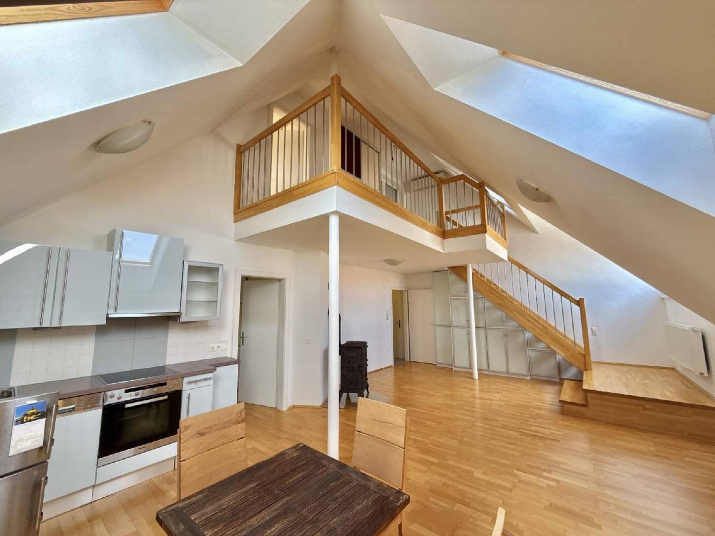 Bright Maisonettewohnung with spacious roof terrace and gallery