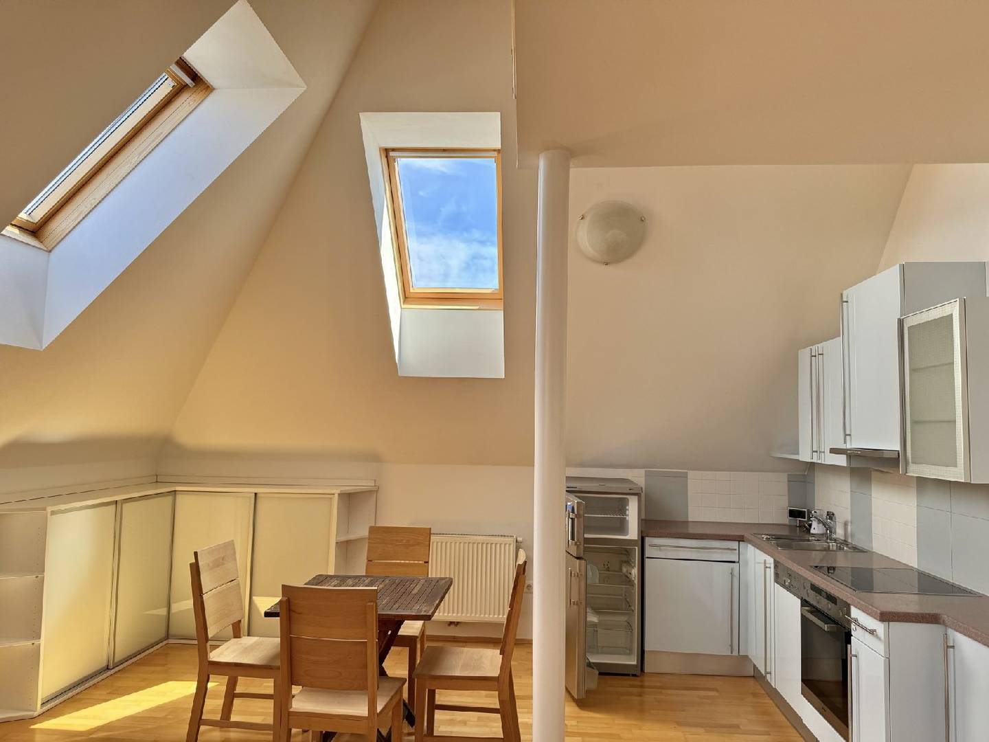 Bright Maisonettewohnung with spacious roof terrace and gallery