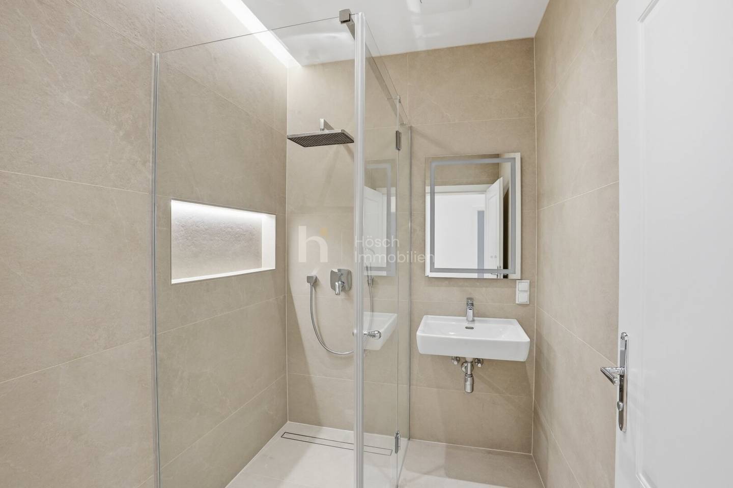 Kernsaniert: 3-Zimmer-Wohnung im 4. Liftstock in Währing