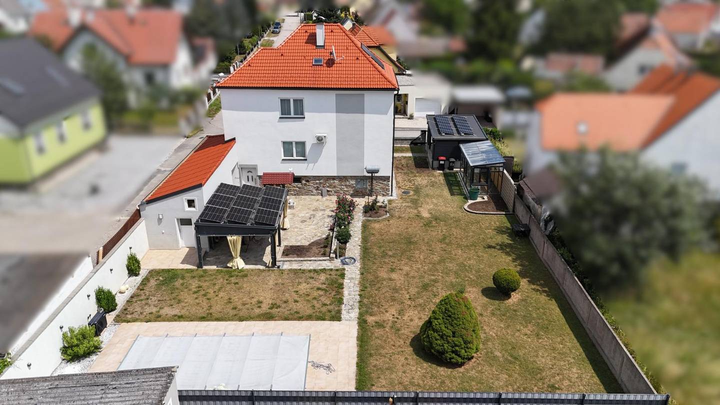 Wohnung mit Pool und nachhaltiger Energietechnik