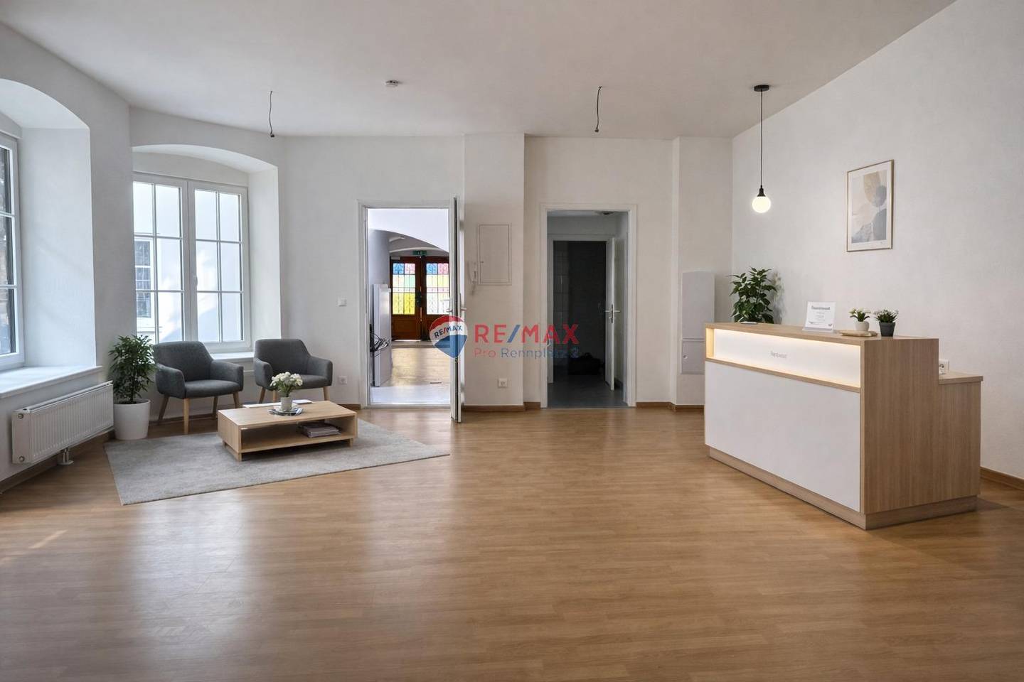 Bright ground floor apartment with courtyard terrace