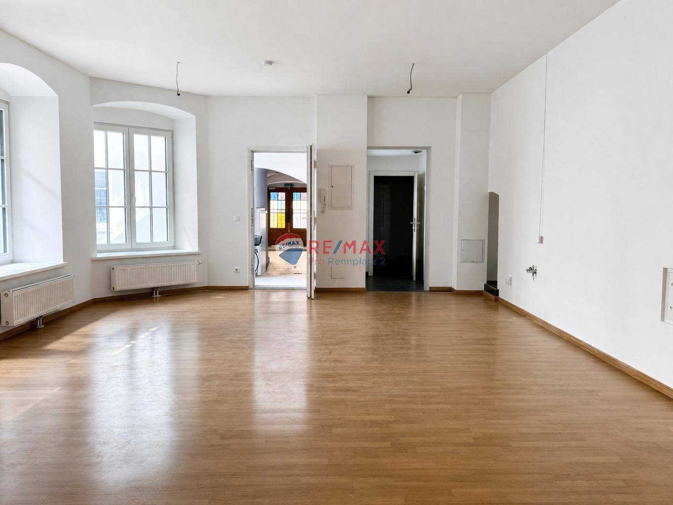 Bright ground floor apartment with courtyard terrace