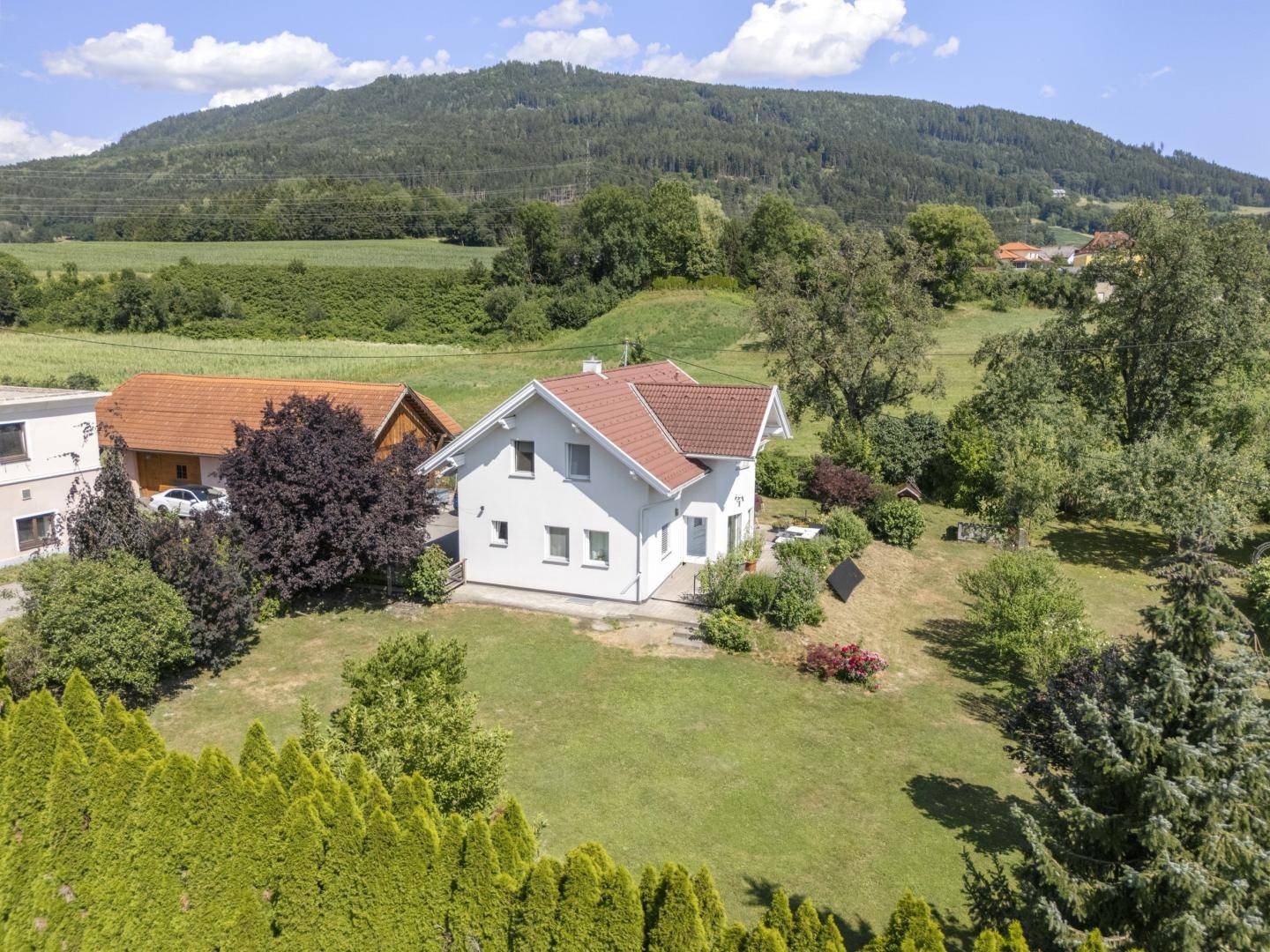 Sonniges Wohnhaus mit großem Garten Familienwohnung