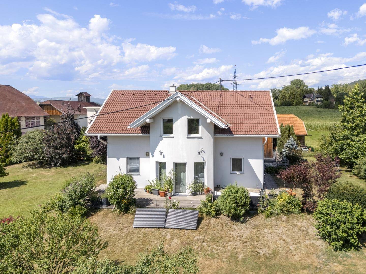 Sonniges Wohnhaus mit großem Garten Familienwohnung