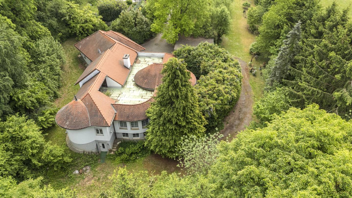 *Einfamilienhaus mit Seltenheitswert – Großes Grundstück in begehrter Grünlage*