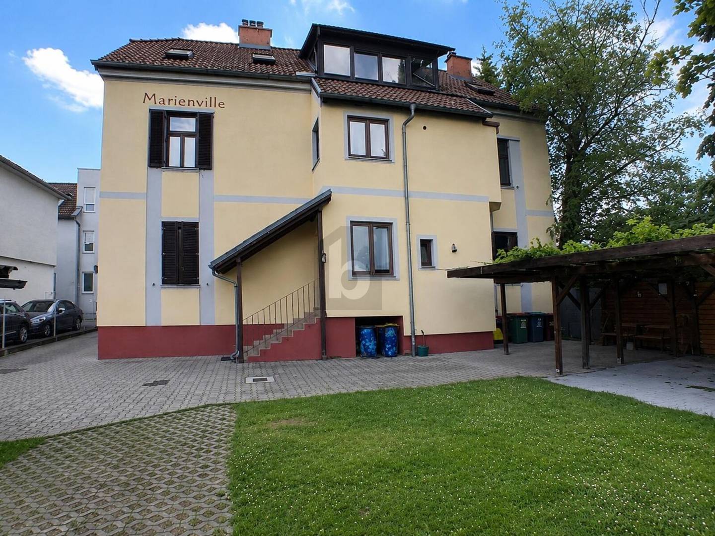 Anlegerwohnung mit laufender Kurzzeitvermietung und Garage