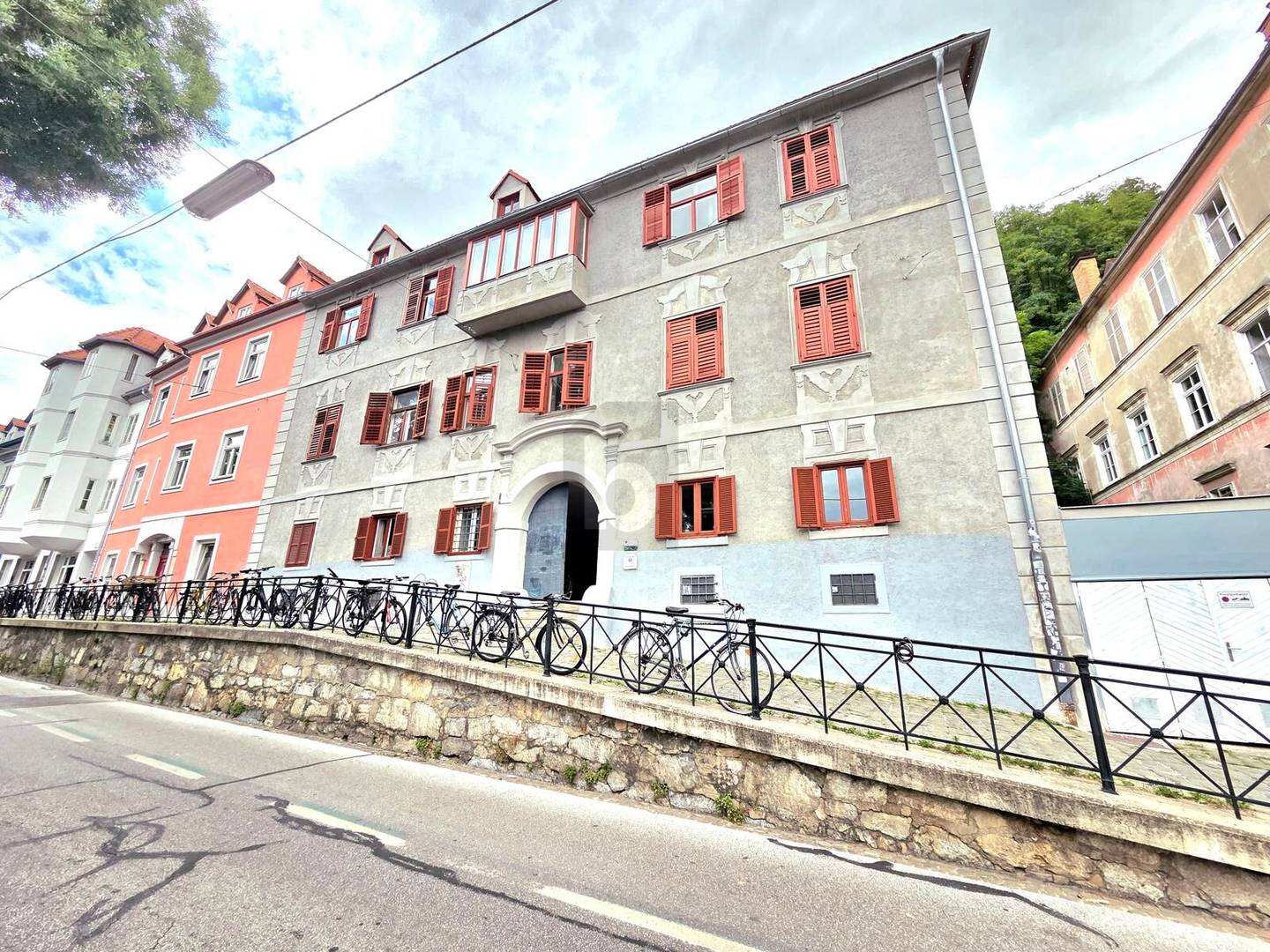Denkmalgeschützte Altbauwohnung mit Murblick nahe Schlossberg