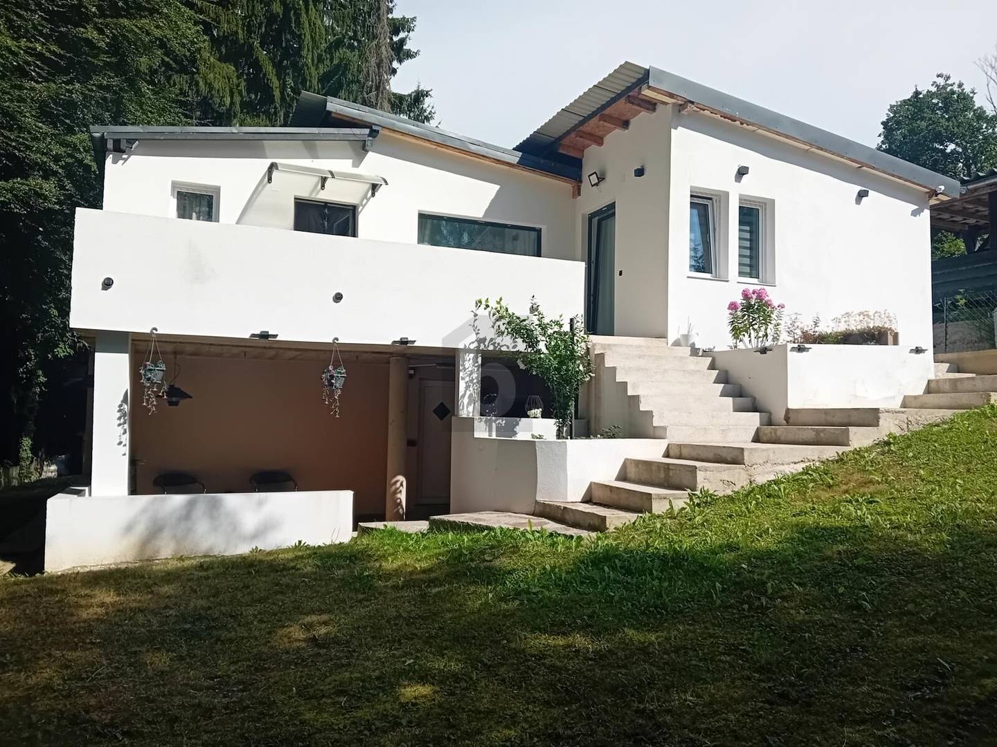 Moderne familienwohnung in ruhiger Waldrandlage mit Carport
