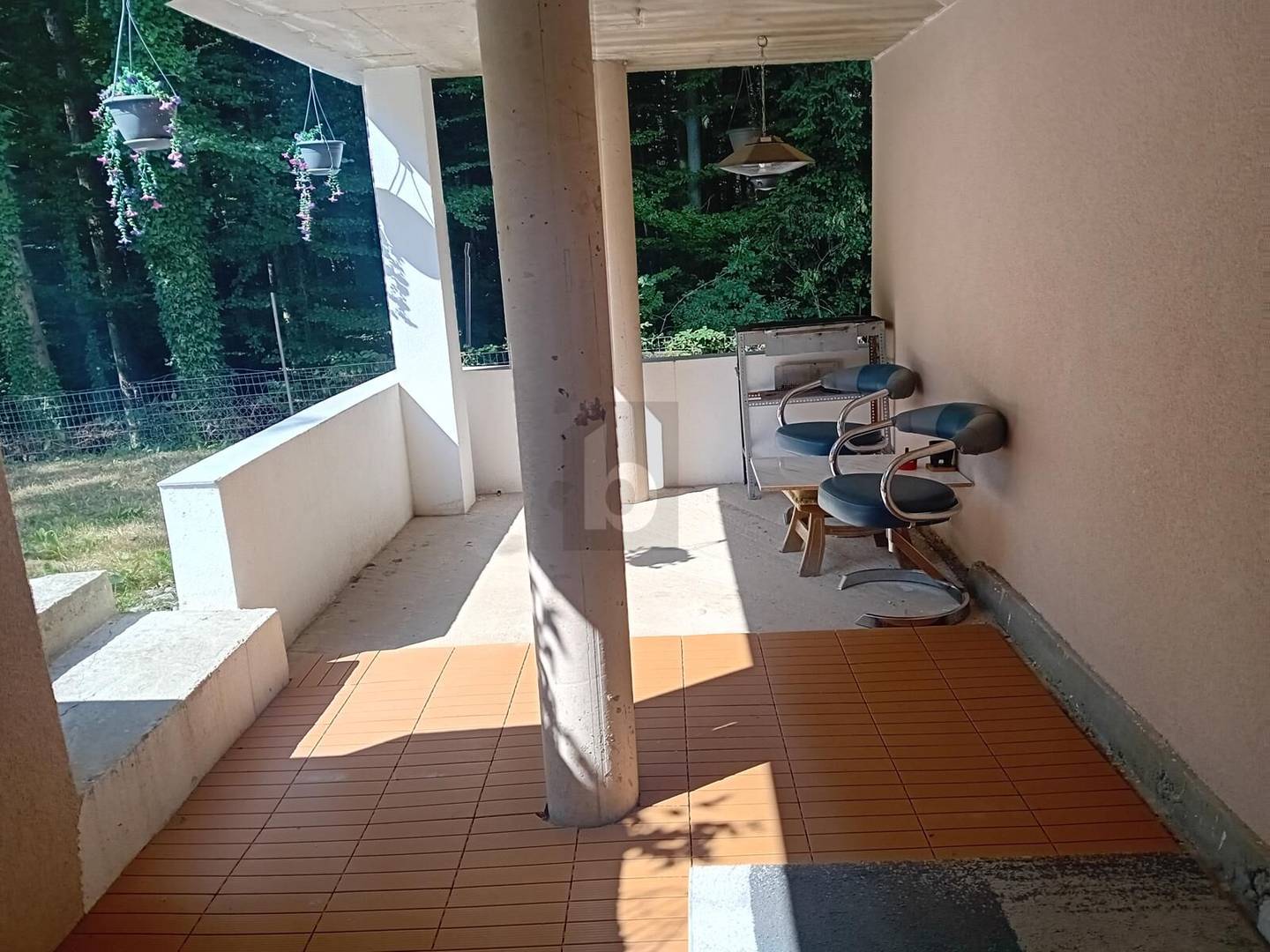Moderne familienwohnung in ruhiger Waldrandlage mit Carport