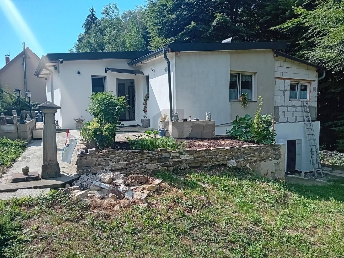 Moderne familienwohnung in ruhiger Waldrandlage mit Carport