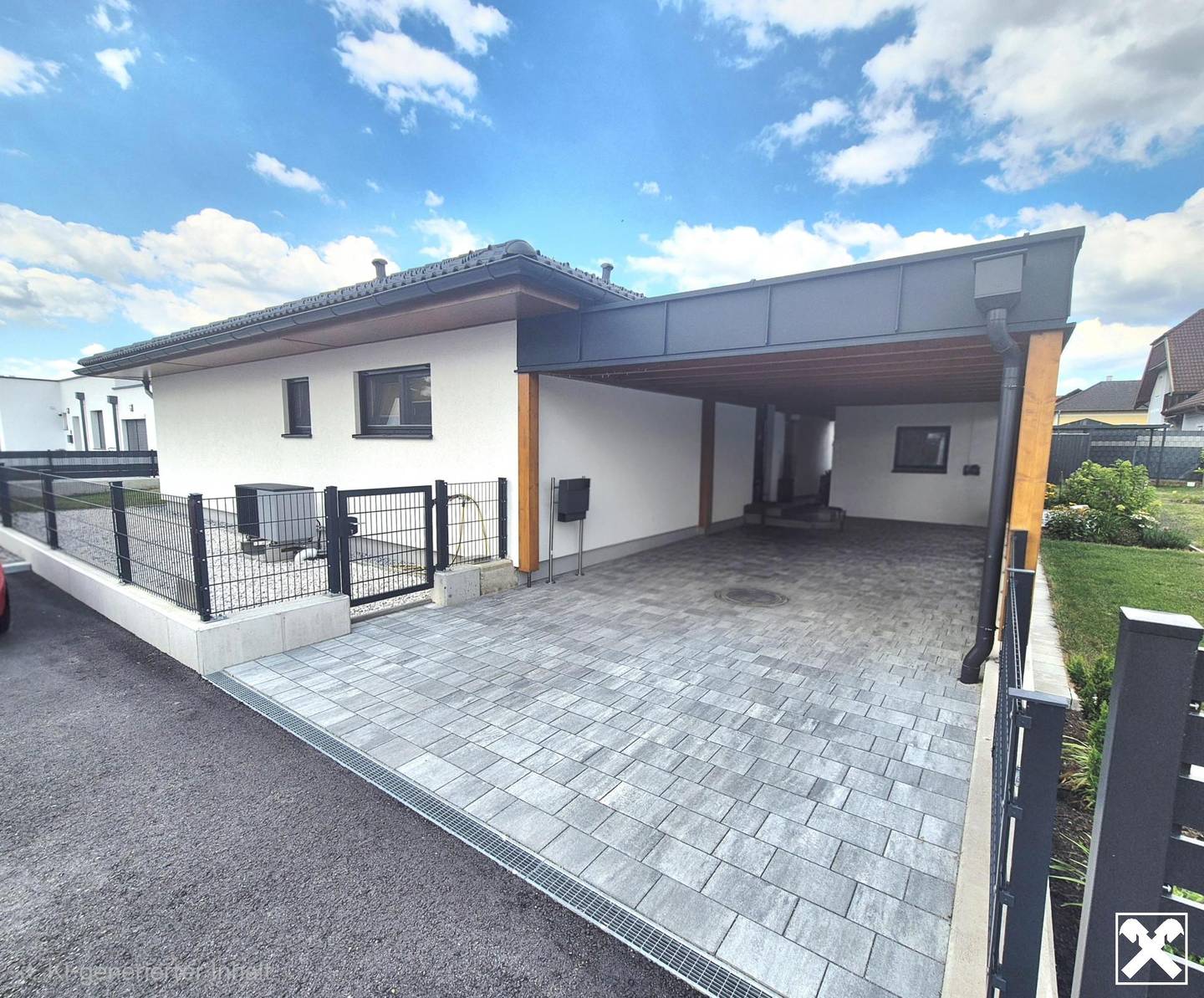 Nearly new family apartment with sunny garden