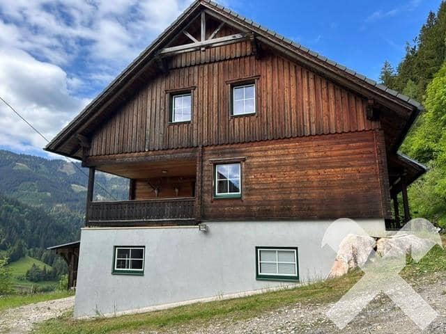 Lichtdurchflutete Ferienwohnung im modernen Holzhaus