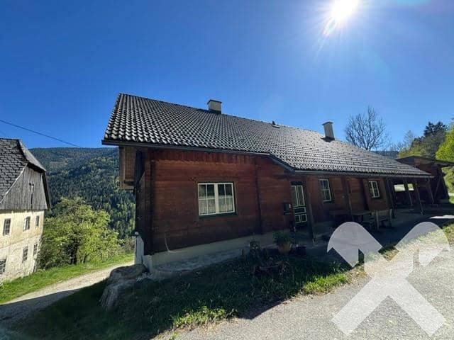 Lichtdurchflutete Ferienwohnung im modernen Holzhaus