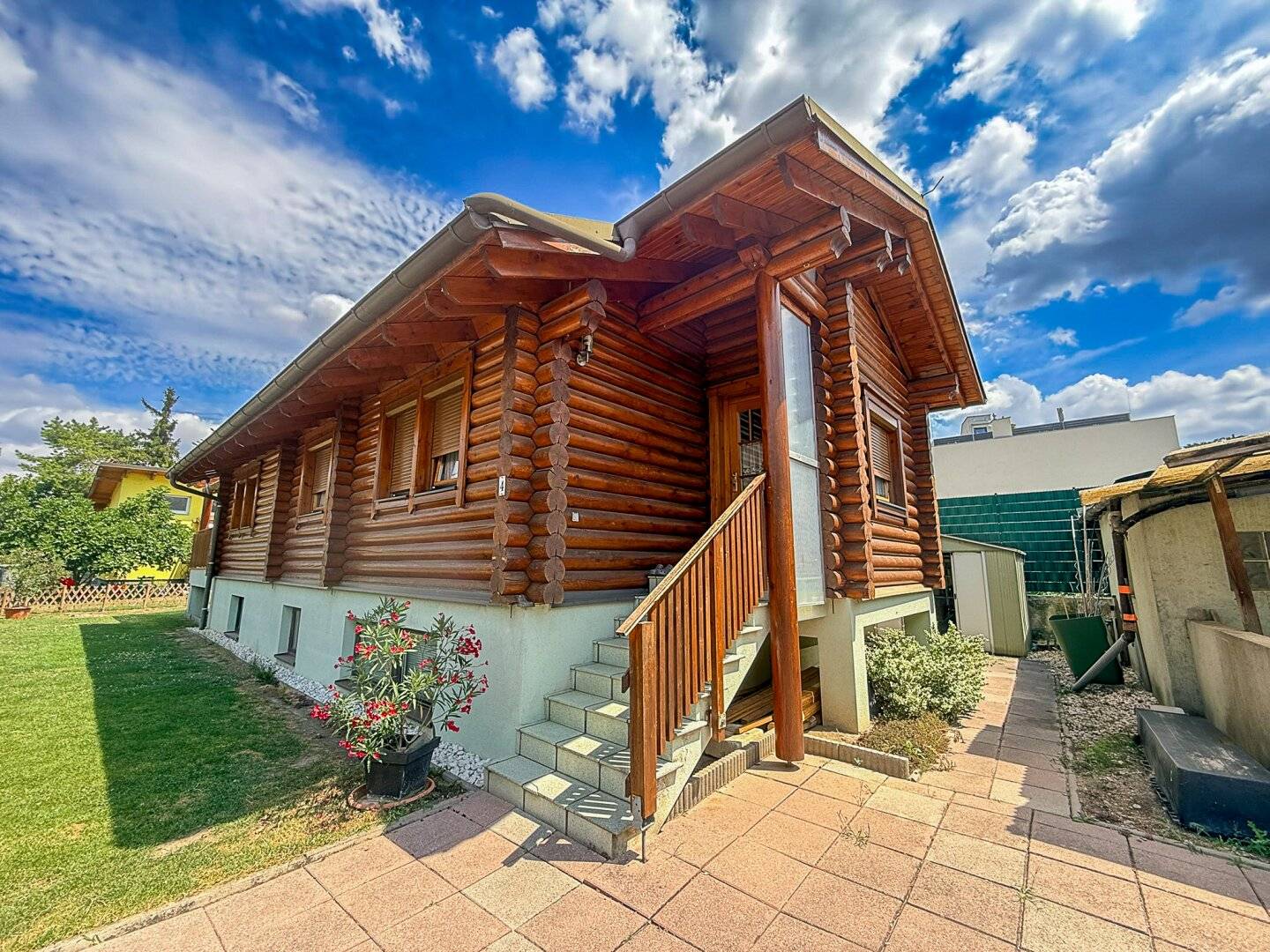 Chalet feeling in Donaufeld - natural log house with sauna, fireplace and garden