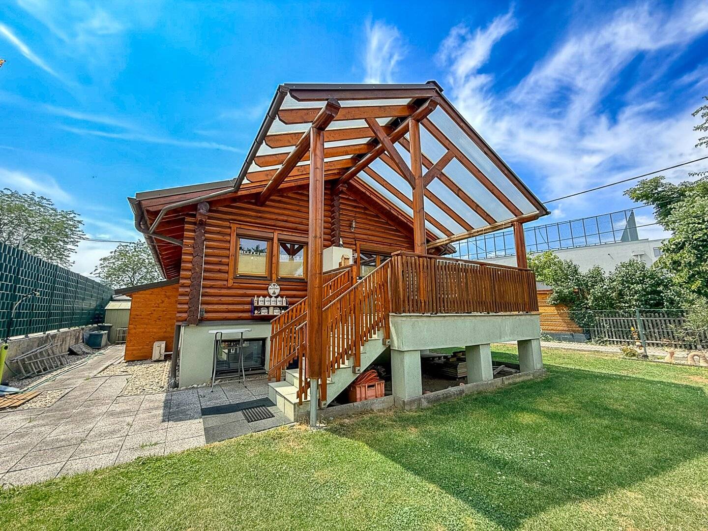 Chalet feeling in Donaufeld - natural log house with sauna, fireplace and garden