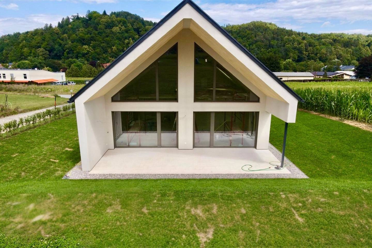 Südsteiermark: Bungalow mit Grünblick, PV-Anlage, Speicher und luxuriöser Tischler-Küche!