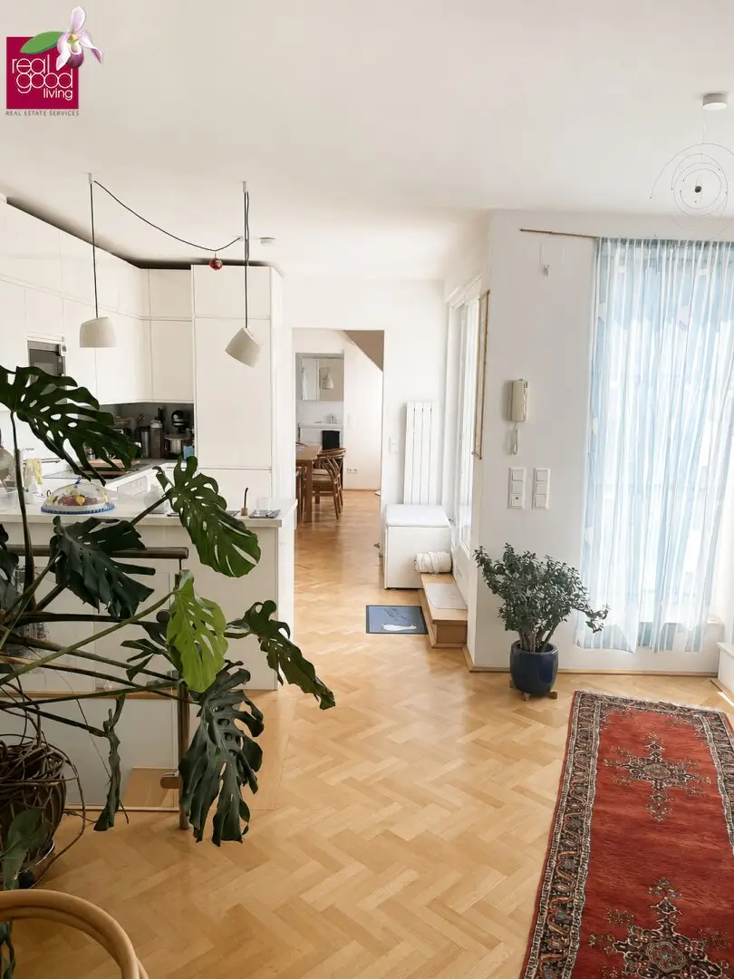 Roof terrace maisonette with panoramic view in prime location of the 9th district – near Lycée Français
